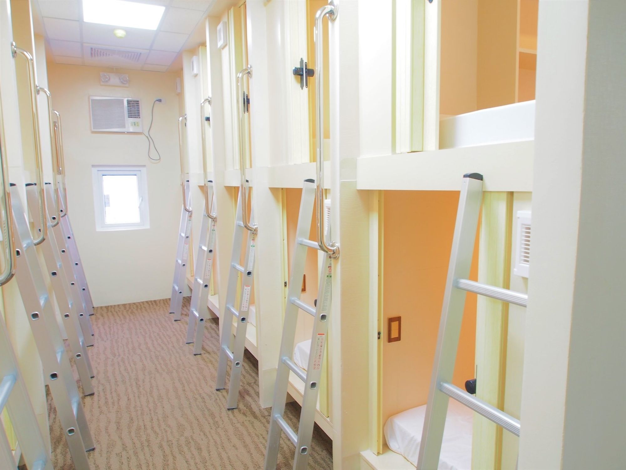 Subic Bay Hostel 오롱가포 외부 사진